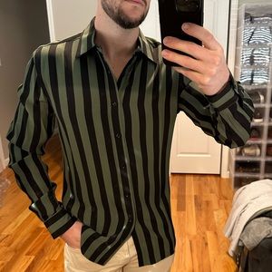 Reiss Men’s Long Sleeve Shirt. Size Small. Dark green and black striped.